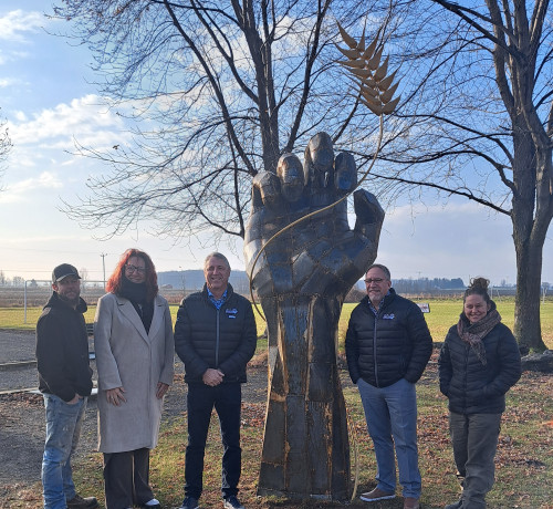 «Digne de confiance» : le nom que porte la sculpture au parc Alice-Simard